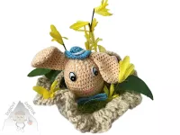 Zajíčkův jarní košík z juty – roztomilá jarní dekorace Dubový skřítek Jutový košík s háčkovaným zajíčkem a jarní dekorací z mýdlových tulipánů